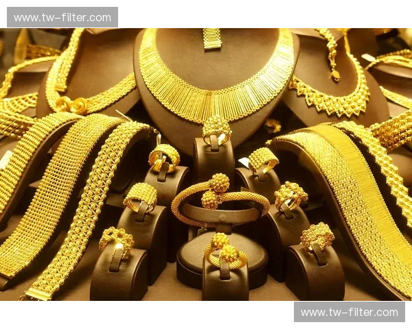 普罗旺斯的烈焰红唇与巴黎的璀璨星河：揭秘“国家德比”背后的疯狂与荣耀