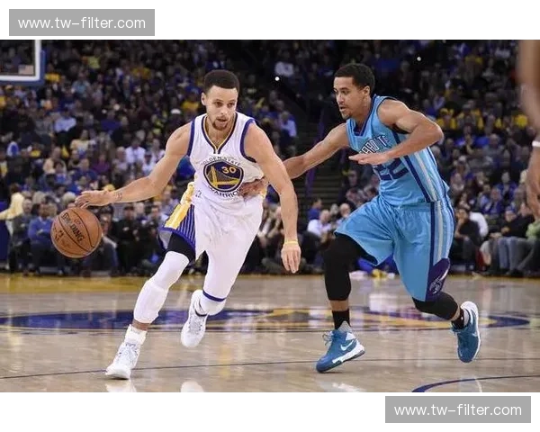 勇士vs.黄蜂：金州勇士队以令人惊叹的表现征服夏洛特，全场录像回顾